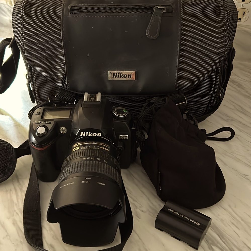 SOLD Nikon d70 bundle